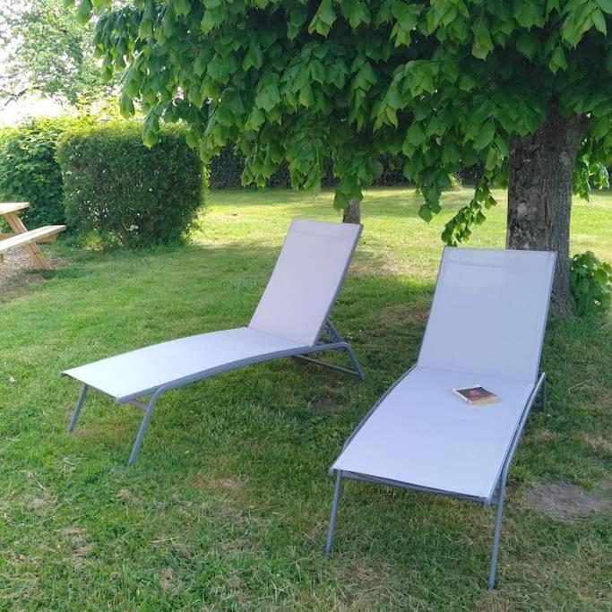 Grande Maison De Plain Pied Avec Jardin Arbore. Champignelles Exterior foto